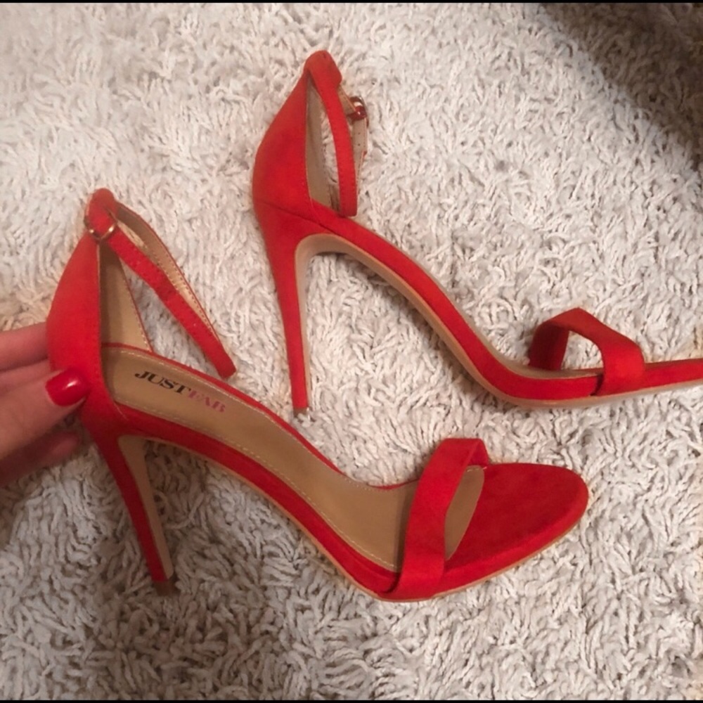 NEVER BEEN WORN